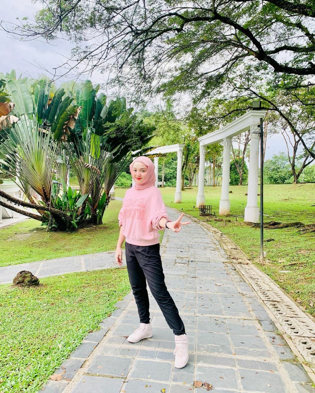 Sweetdina Awek Tudung Melayu si Toge Puting PINK!