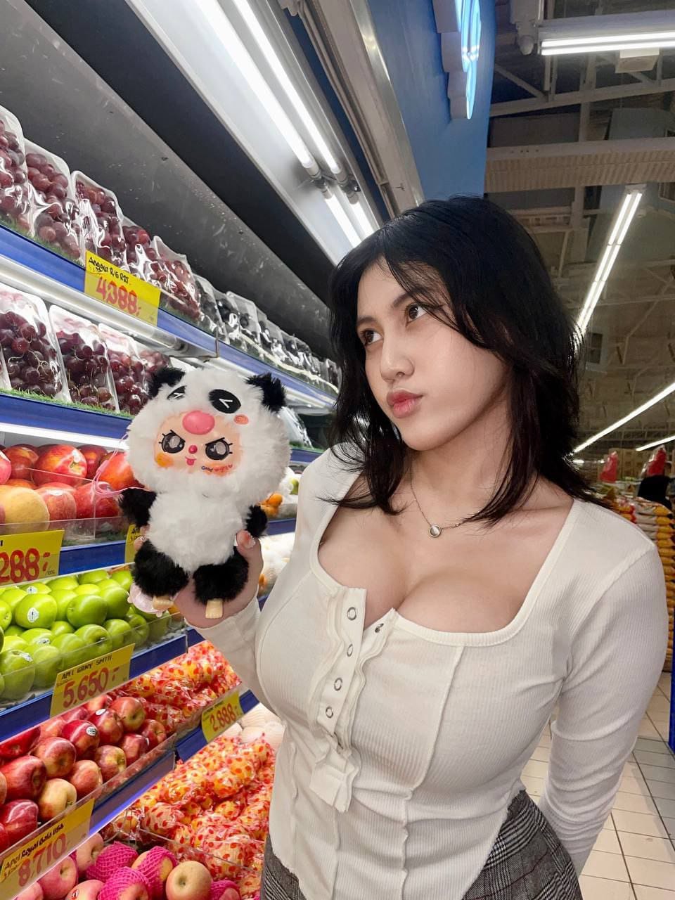 Eja Hazel Konten Eksklusif edisi BELANJA! BRUT BRUTAL!