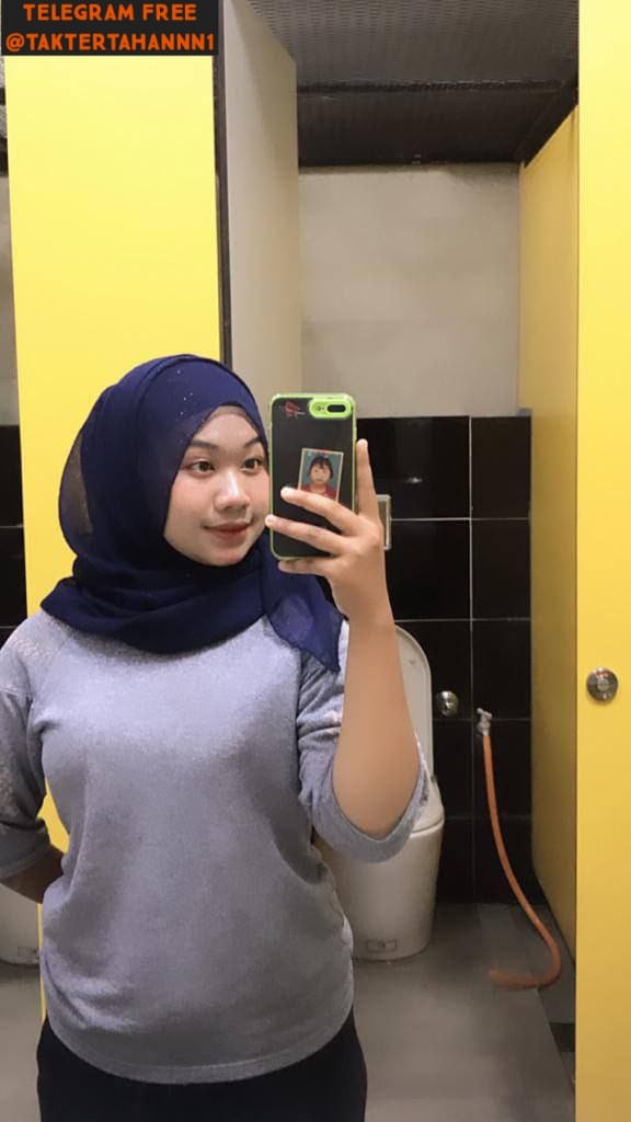 Putri Adiana Hijab Malay suka Nyepong sama OMEK!
