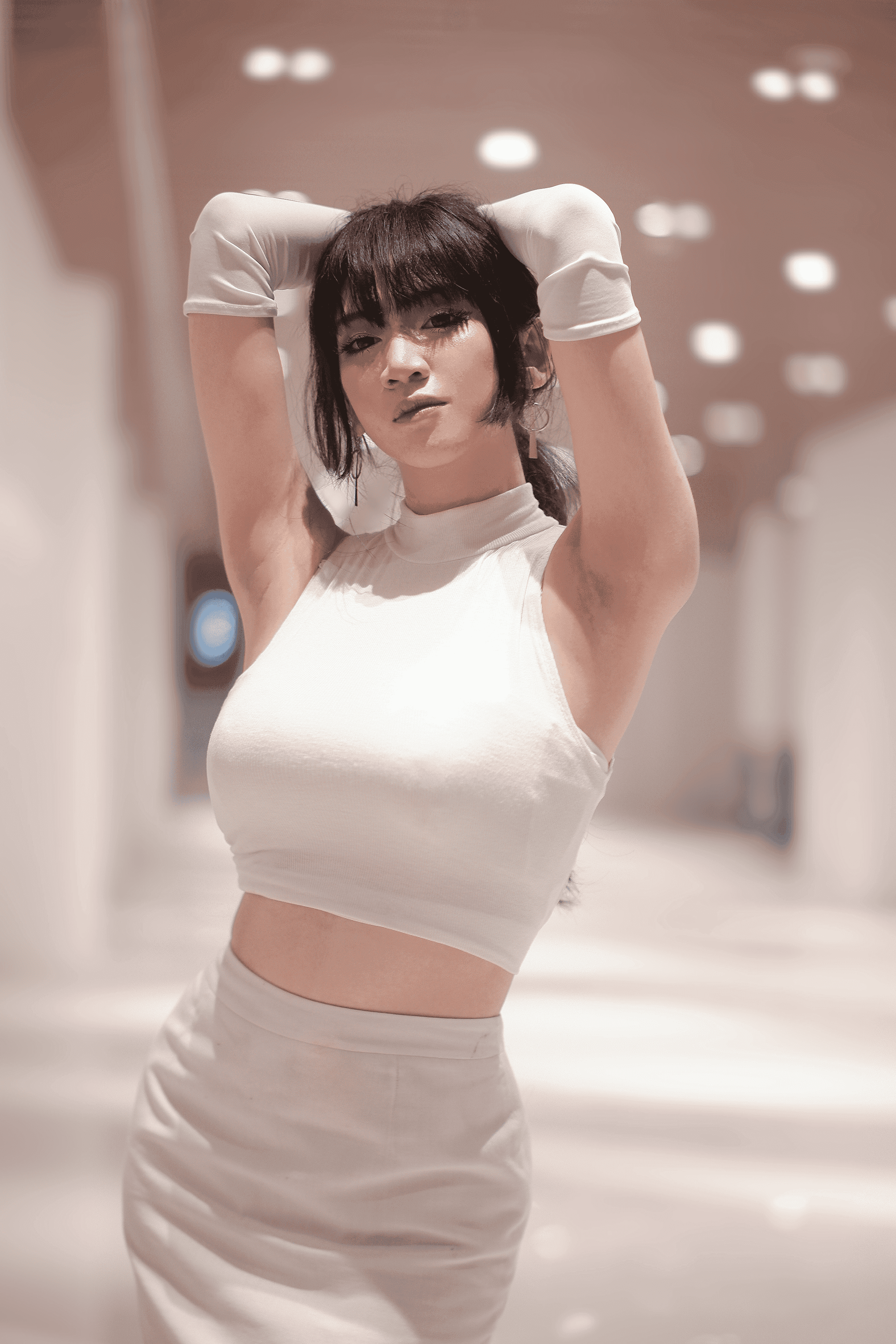 YKLN – All White! SEXY!