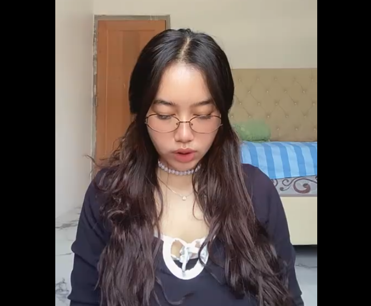 Elvara Calivas Yourelvv , LIVE !