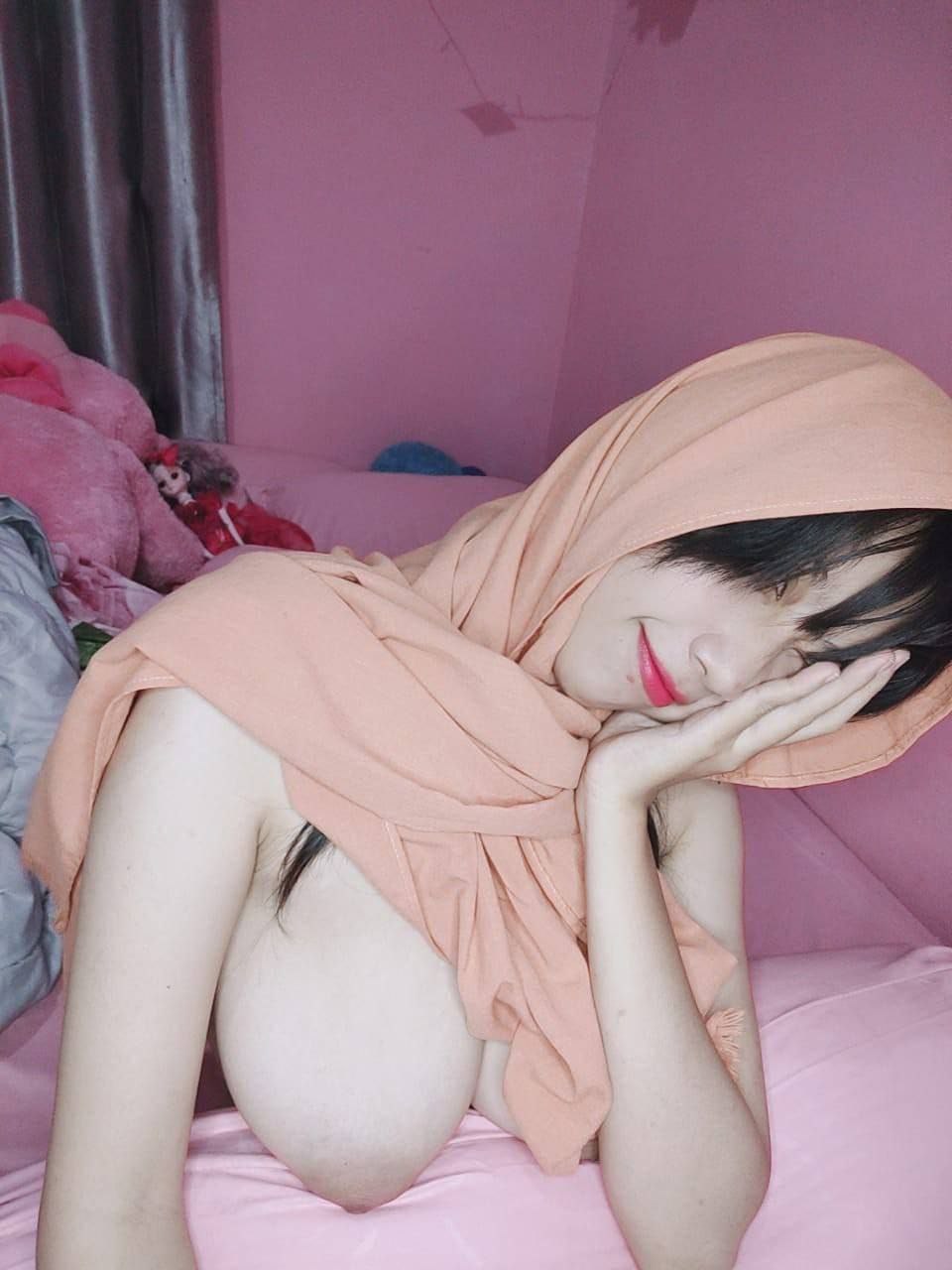 EllyElyseen Hijab TOBRUT banget! BRUTAL!